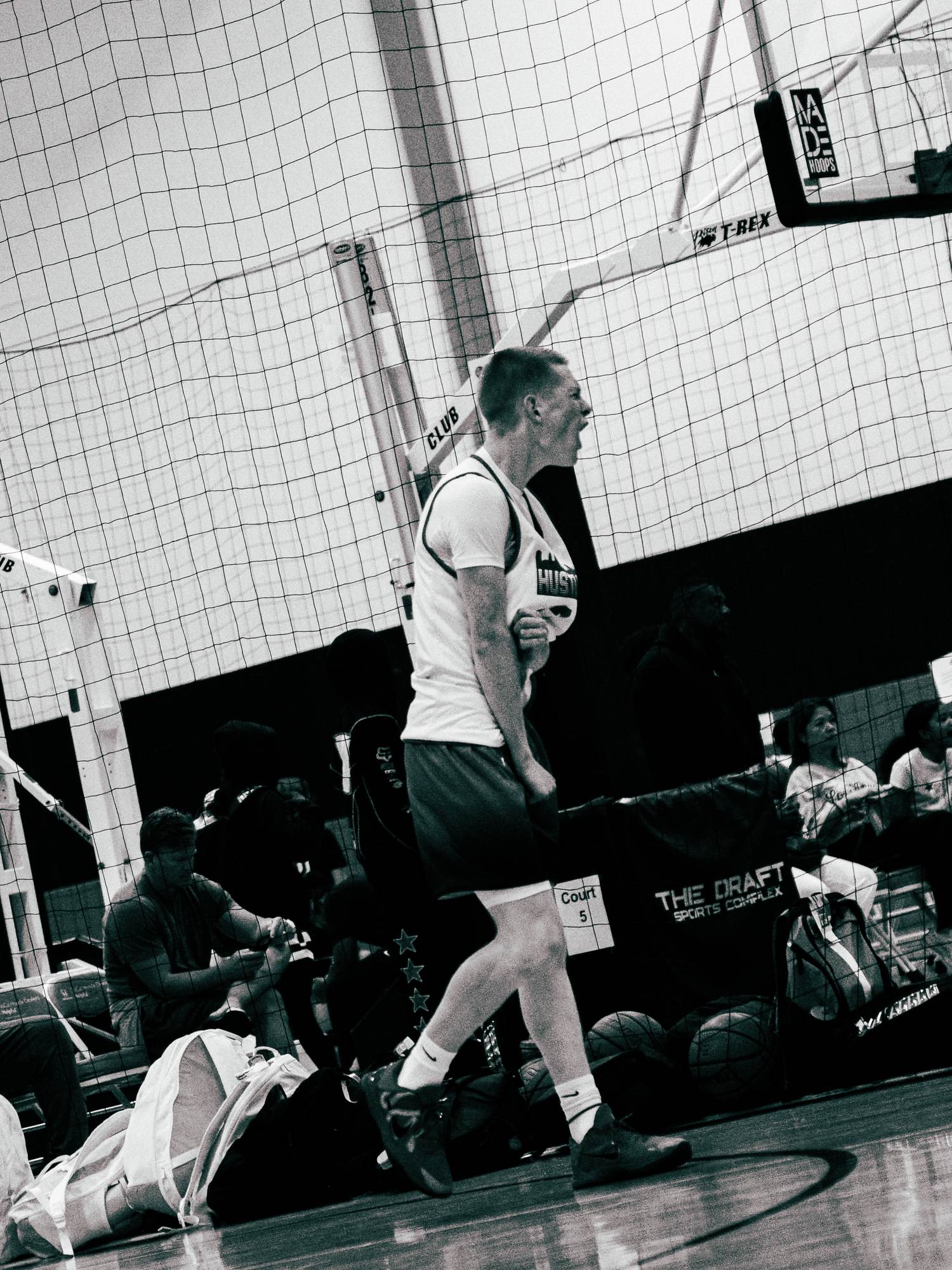 Baseline drive, black and white