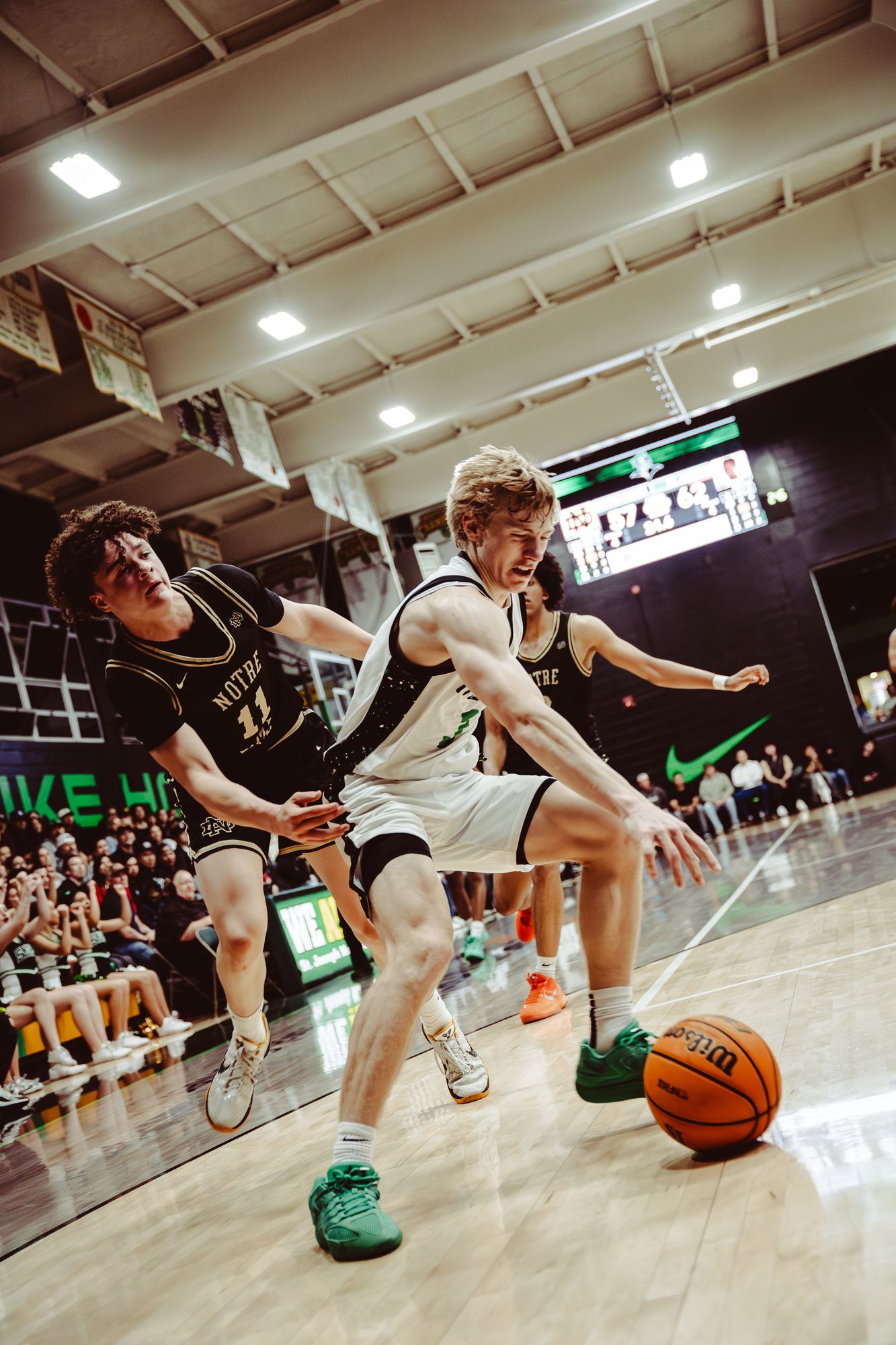 Loose-ball hustle play