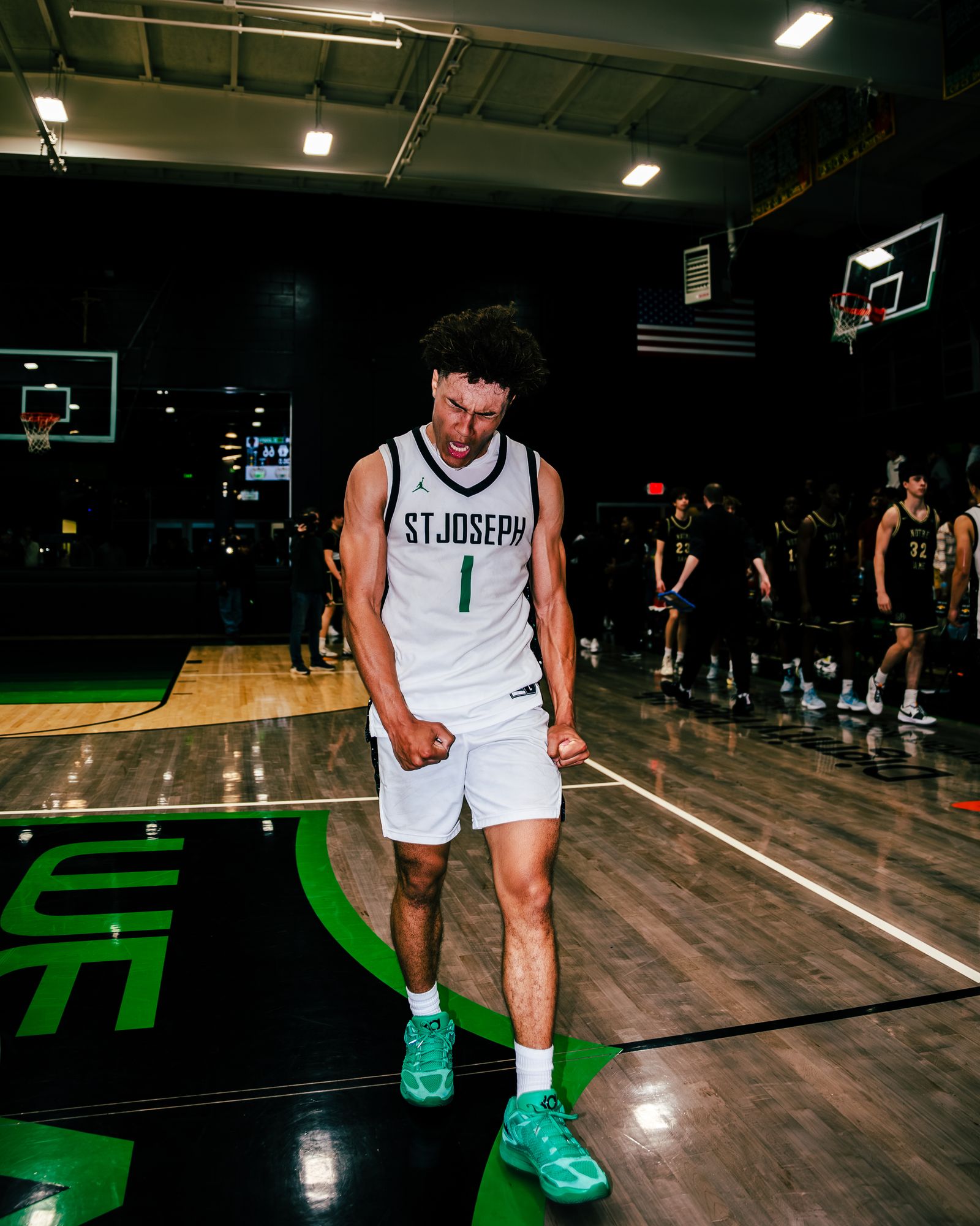 Player alone on the court